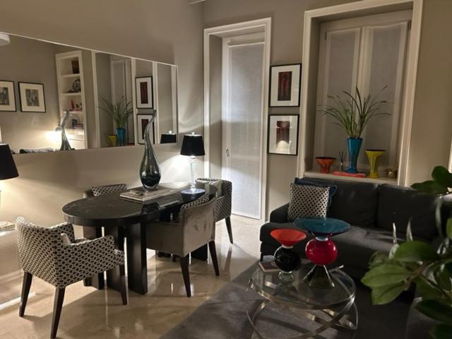Elegante Stanza Nel Cuore Di Porta Venezia A Milano Bagian luar foto